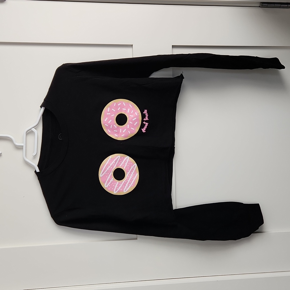 Donut touch long sleeve cropped tee